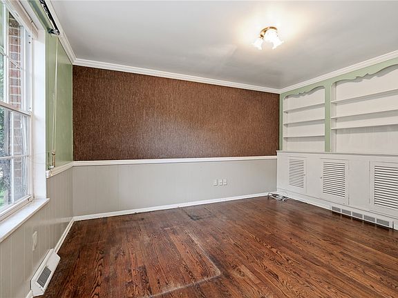 4th image of 1060 Covington Pl