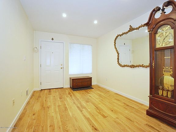 3rd image of 25 Aspen Knolls Way