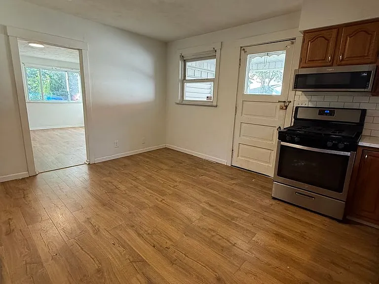 204 Kismet St — Photo 7