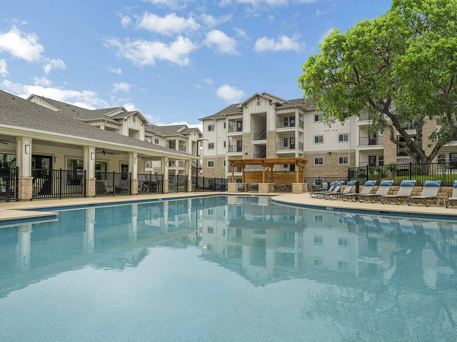 THE RESIDENCES AT LANDON RIDGE — Photo 2