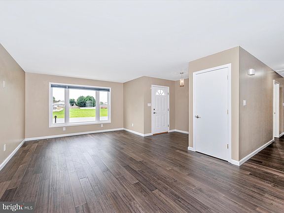 4th image of 18808 Diller Dr