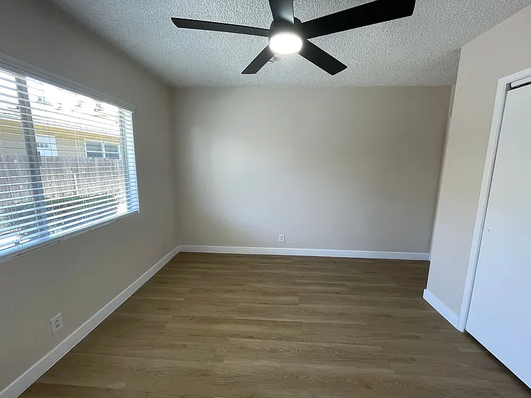 1141 Molino Ave — Photo 19