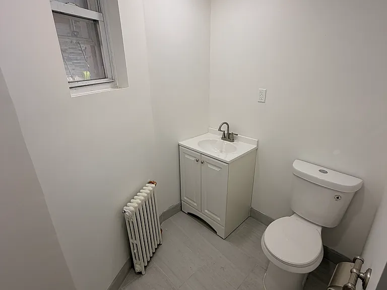 811 Montgomery St #B — Photo 9