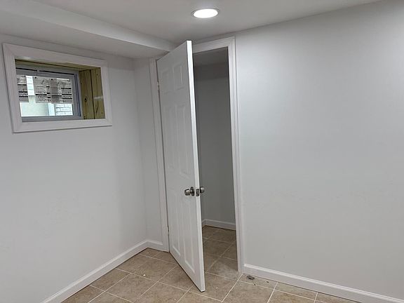 3rd image of 9022 Vanderveer St