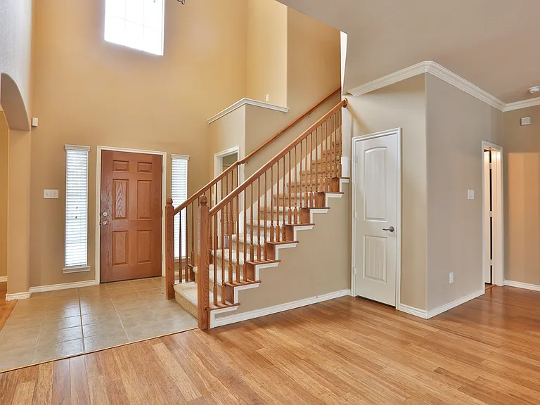 11921 Kingsville Dr — Photo 3