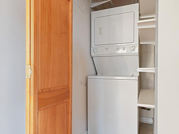 4th image of 4704 N Winchester Ave #1T
