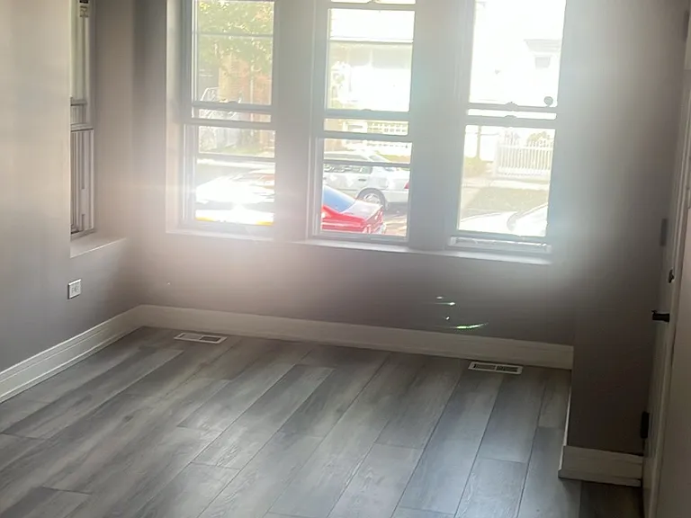 S Maplewood Ave — Photo 2