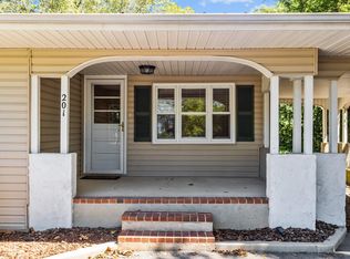 201 E Barrett St, Carthage, NC 28327