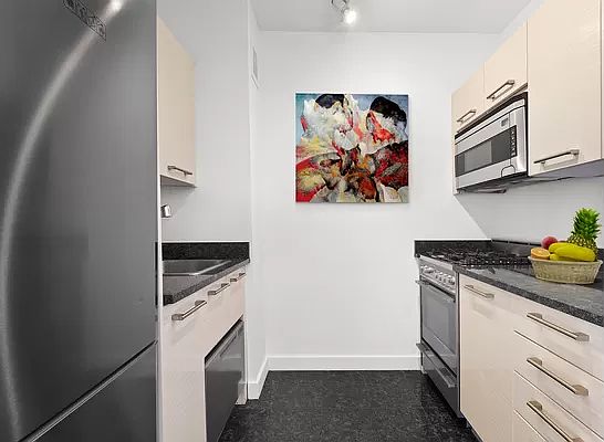 5th image of 20 Exchange Pl APT 3202
