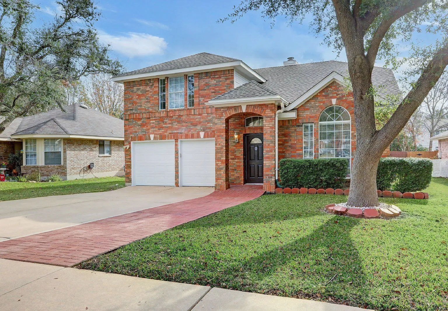 4 bed, 2.5 bath, 2259 sqft, $2,500 — Photo 2