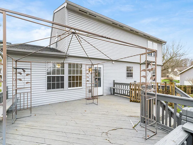 260 Timber Ridge Dr E — Photo 17