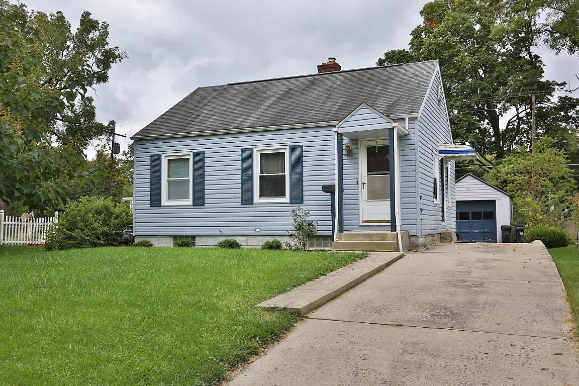 303 Rosslyn Ave photo 1