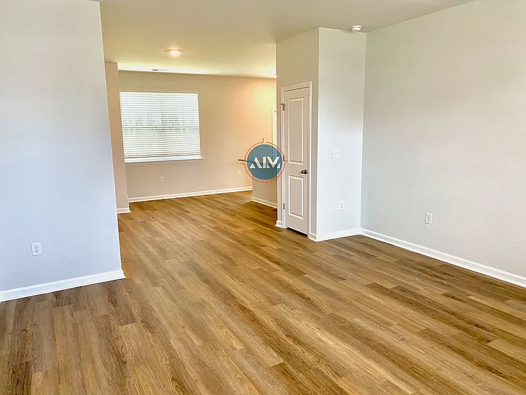 1729 Sanctum St — Photo 11