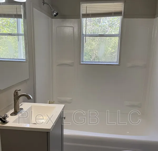 112 Oak Ln — Photo 5