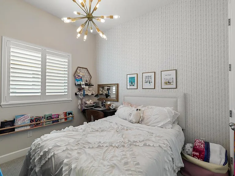 210 Lone Eagle Way — Photo 9
