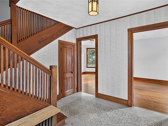5th image of 208 Farm St