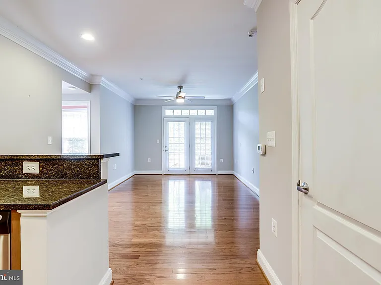 1115 Cameron St #208 — Photo 16