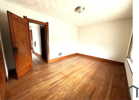 547 E Streicher St — Photo 21