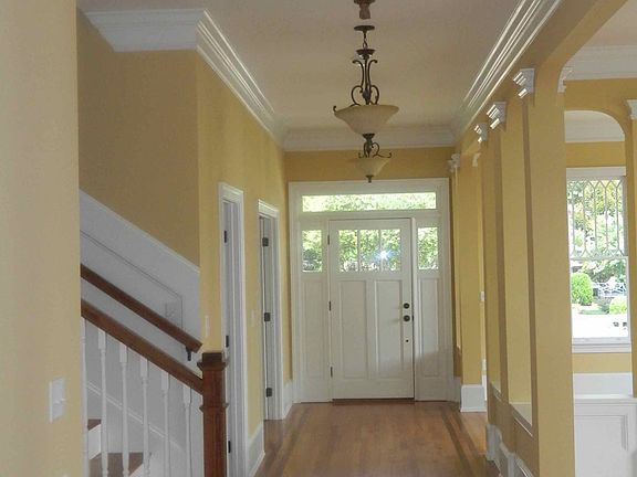 6' Wide Center Hallway