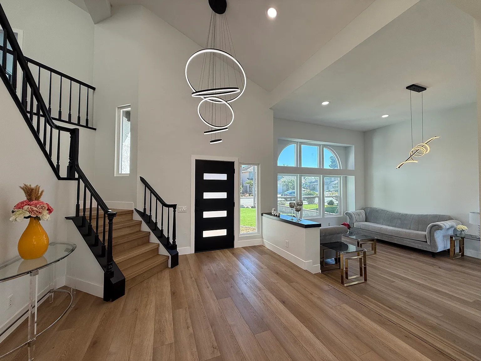 4 bed, 3.5 bath, 2696 sqft, $7,800 — Photo 1