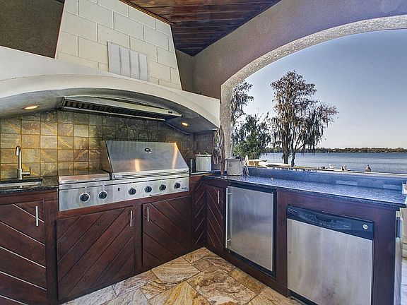 Outdoor Kitchen