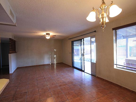 5th image of 1048 Acacia Dr
