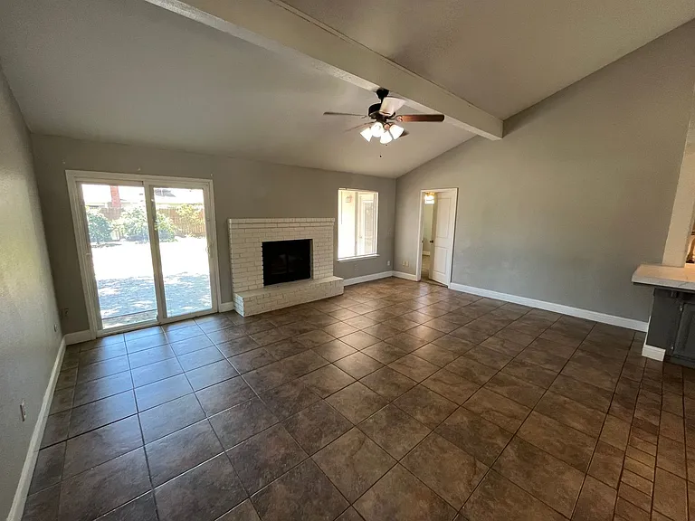4907 W Howard Ave — Photo 4