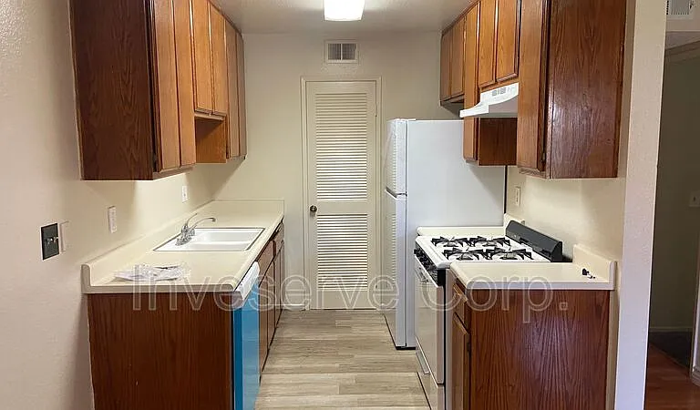 8220 California St #4 — Photo 4
