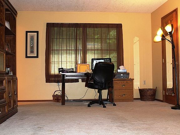 3rd image of 1380 Stratford Woods Dr