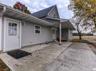 794 N 1350 East Rd, Owaneco, IL 62555