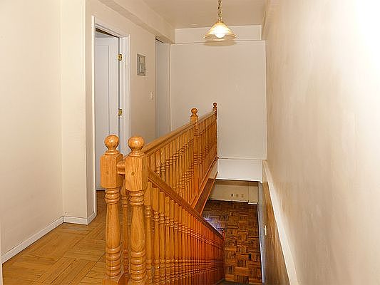5th image of 550 Grand St APT J5b
