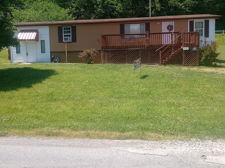 647 Railroad Ave — Photo 1