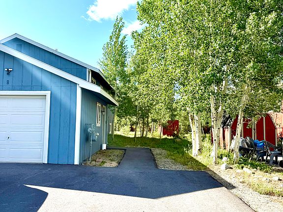 Entry to Unit B's garage