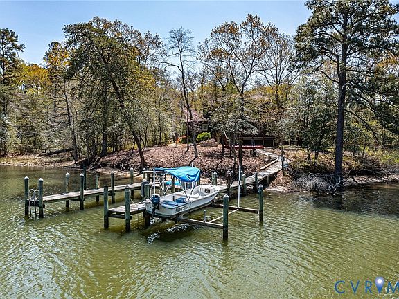 2nd image of 176 Baypointe Ct