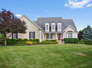 38W125 Henricksen Rd, St Charles, IL 60175