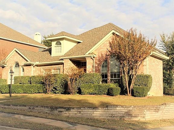 3rd image of 1305 Burlington Dr