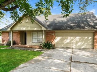 2330 Tall Ships Dr, Friendswood, TX 77546