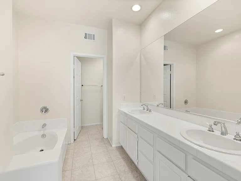 2636 Fallcreek Ct — Photo 4