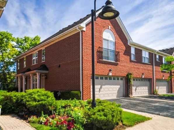 974 Kensington Dr, Northbrook, IL 60062