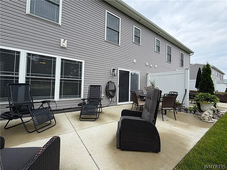 10975 Main St — Photo 28