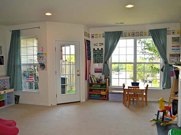 2nd image of 517 Legrace Ter NE