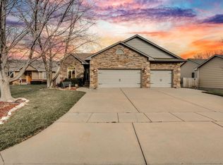 10118 W Bella Vista Ct, Wichita, KS 67212
