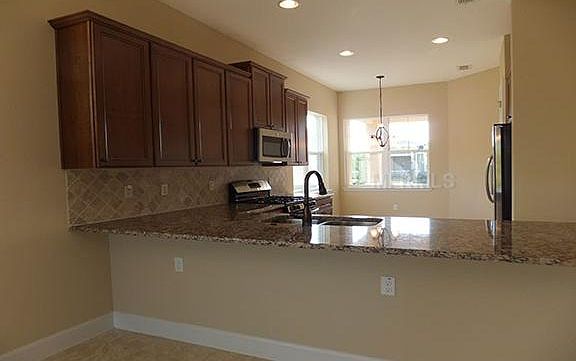 5th image of 414 Cypress Hills Way