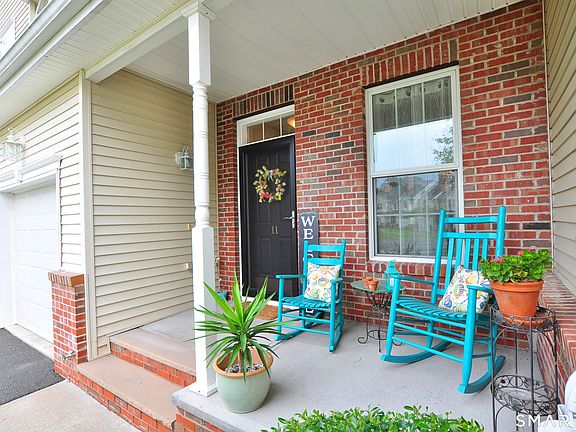 2nd image of 11 Rhodora Terrace #11