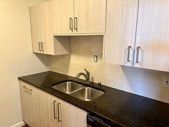 4th image of 2121 Nicholasville Rd APT 604