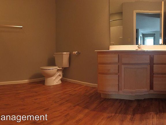 4th image of 2530 17th Ave S