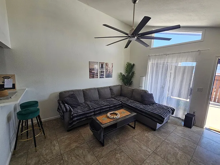 712 N Santa Barbara #1 — Photo 9