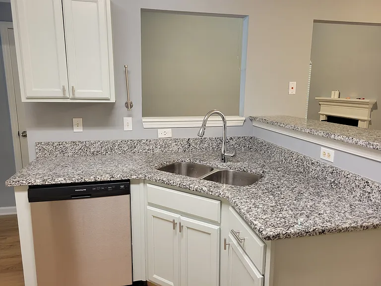 2266 Charleston Pointe SE — Photo 12