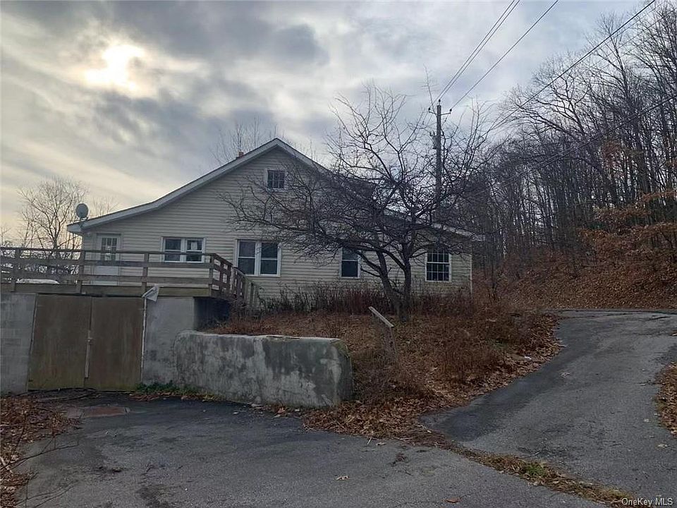 2nd image of 2200 Mountain Rd