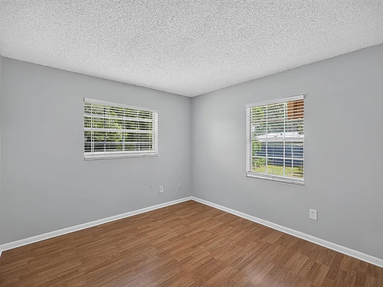 328 Palos Ct — Photo 10